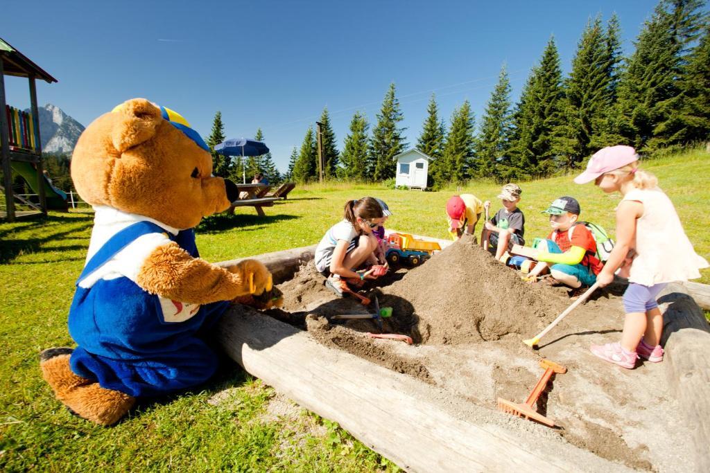 Dachstein West Hotel Gmbh-Kirchenwirt Russbach Russbach am Pass Gschütt Eksteriør billede