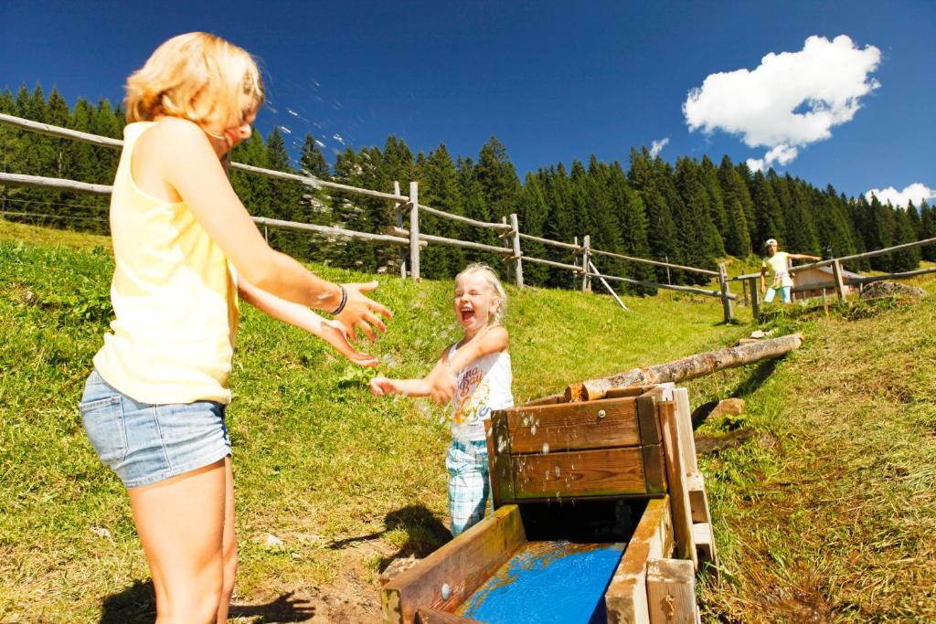 Dachstein West Hotel Gmbh-Kirchenwirt Russbach Russbach am Pass Gschütt Eksteriør billede