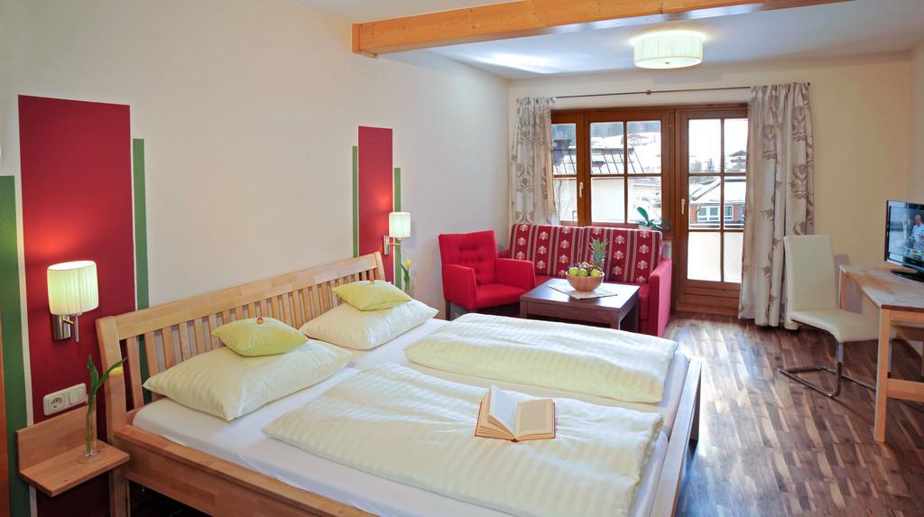 Dachstein West Hotel Gmbh-Kirchenwirt Russbach Russbach am Pass Gschütt Eksteriør billede